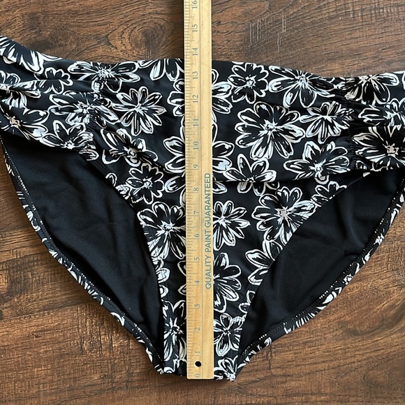 Time and Tru Women’s Mid-Ruse Bikini Swimsuit Bottom Floral Prints Size 1X - Picture 9 of 12